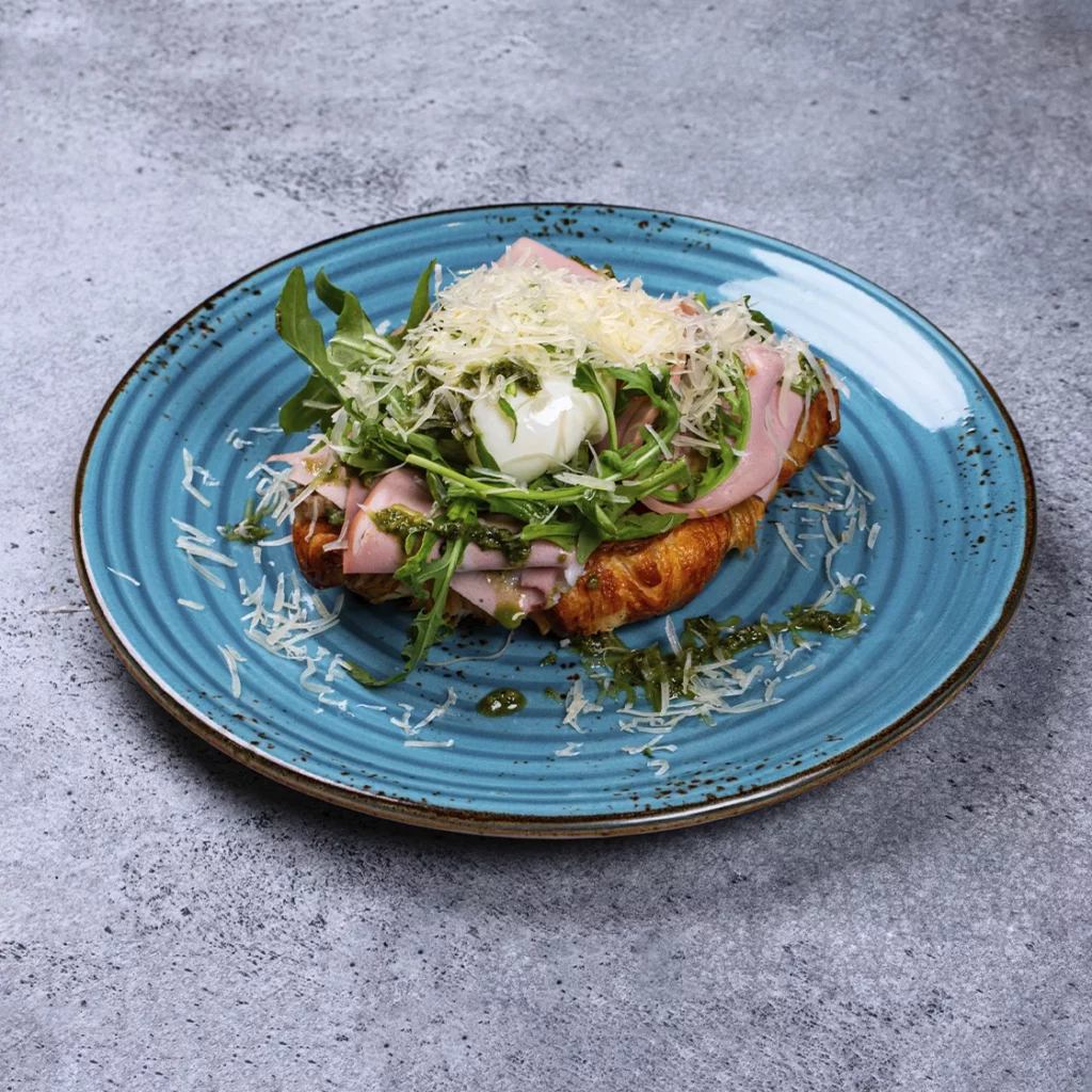 Круассан с мортаделлой