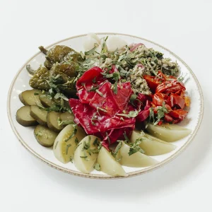 Локальная тарелка солений