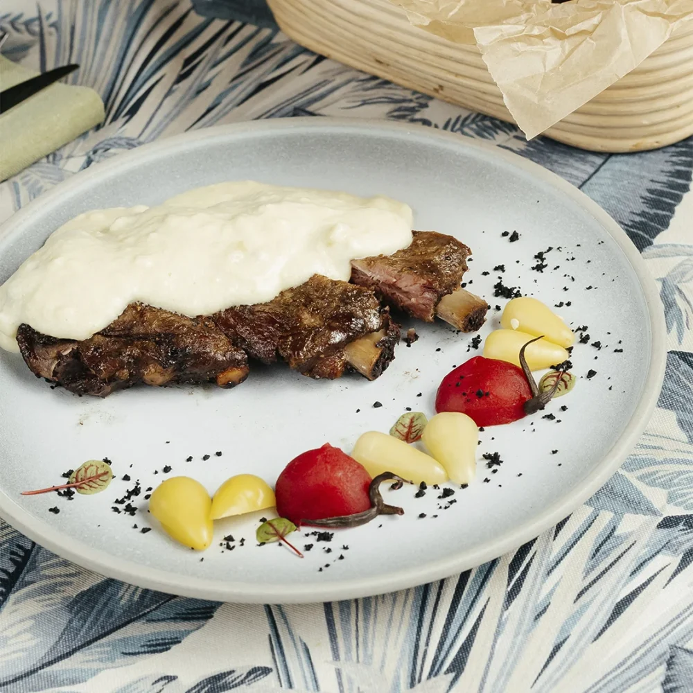 Томленые свиные ребрышки