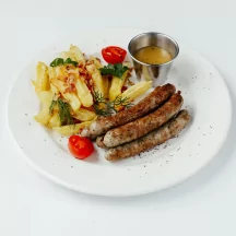 Колбаски с картофелем фри
